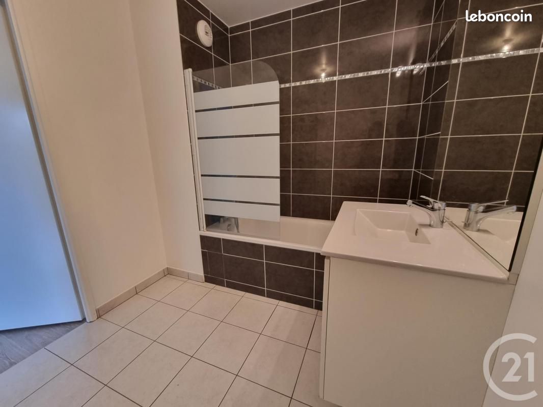 Appartement a louer brie-comte-robert - 3 pièce(s) - 63 m2 - Surfyn