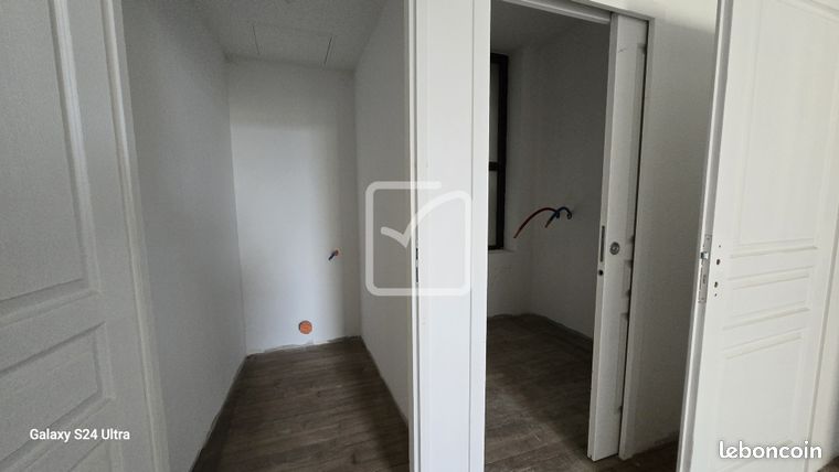 https://img.leboncoin.fr/api/v1/lbcpb1/images/40/20/a2/4020a228024ff1bf45f0185beacabebb2353b829.jpg?rule=ad-image
