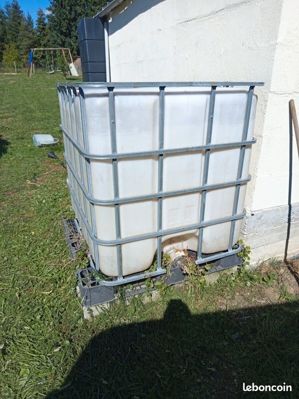 Cuve à eau 1000 litres (image 1)