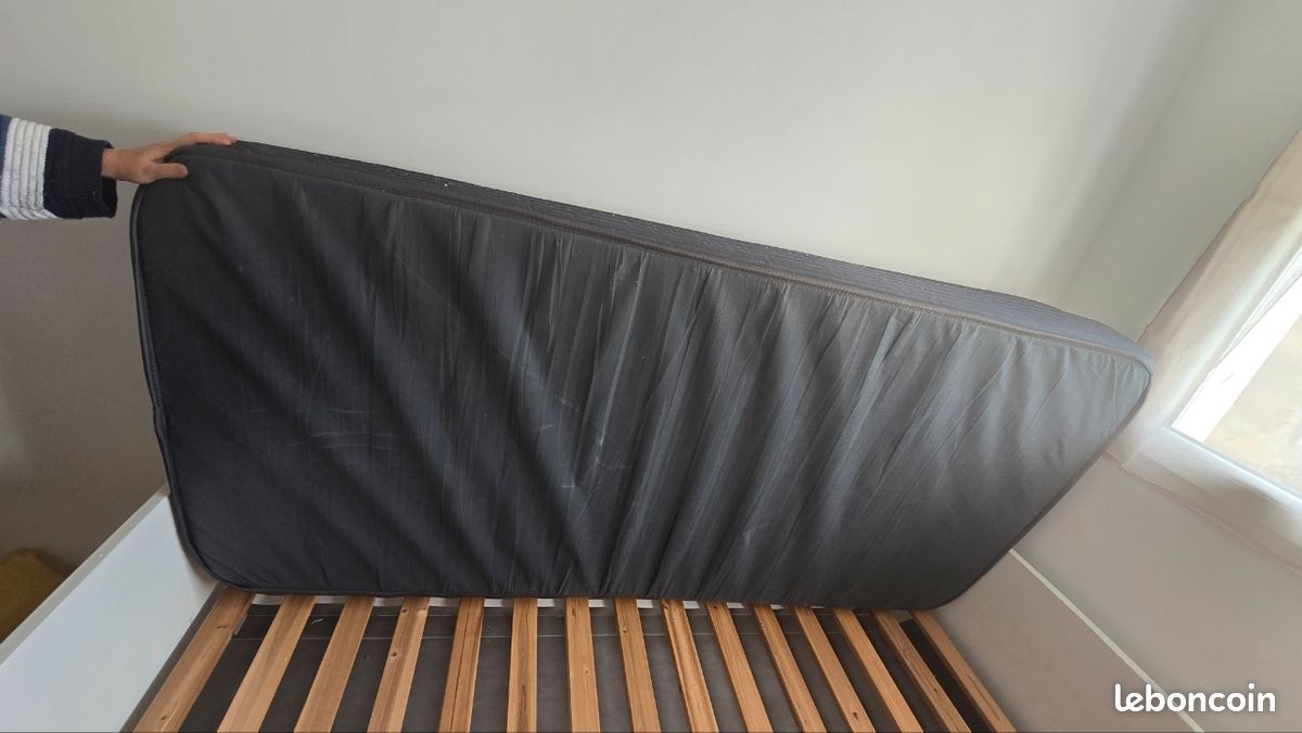 Lit avec sommier et matelas (image 5)