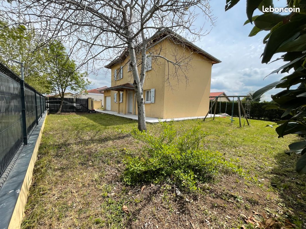 Maison 4 pièces 105 m² · à Beaurepaire · 105 m² · 990 €/mois