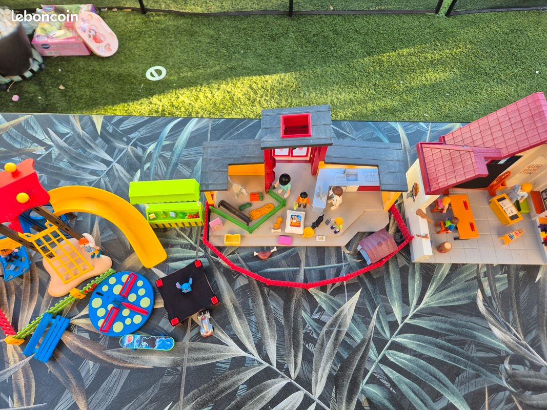 Lot Playmobil D'occasion - Toboggan, Balançoire, Jeux De Parc Et école Pour Camping Ou Vacances