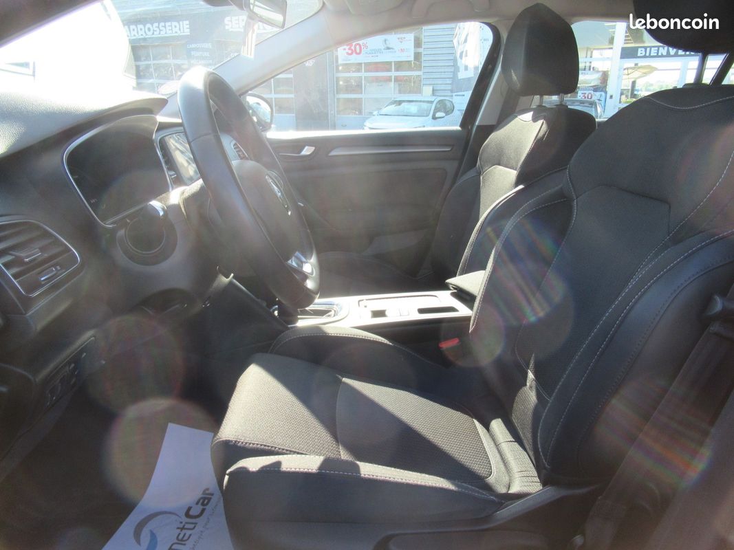 Renault Megane ESTATE E-TECH PLUG-IN HYBRID 160 CV Evolution (image 4)