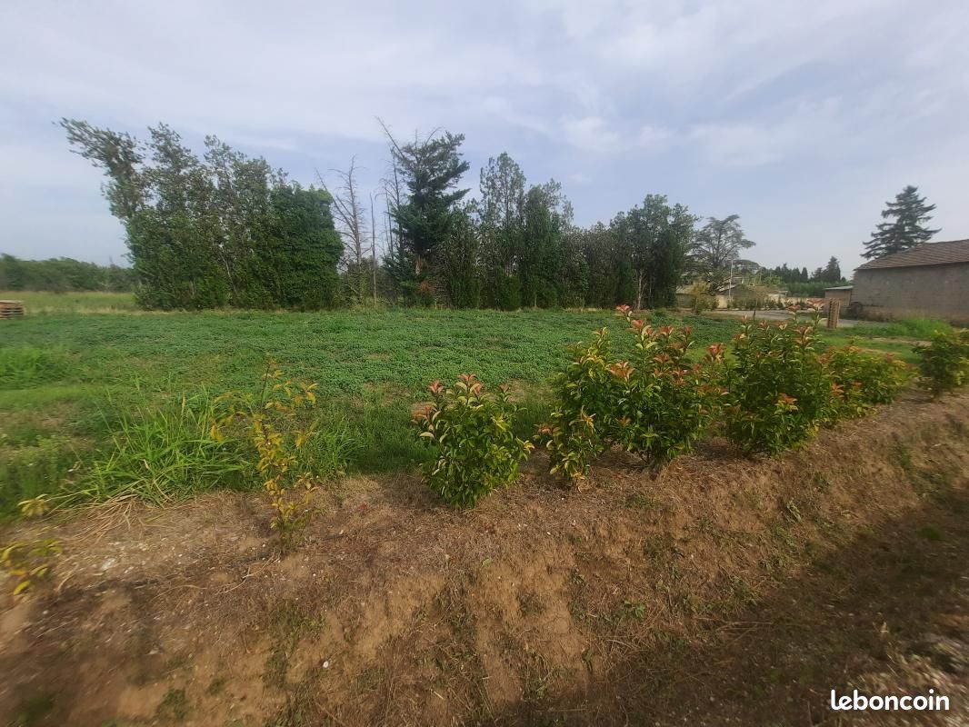 Terrain 800 m² L Isle Sur La Sorgue · à L'Isle-sur-la-Sorgue · 199 000 €