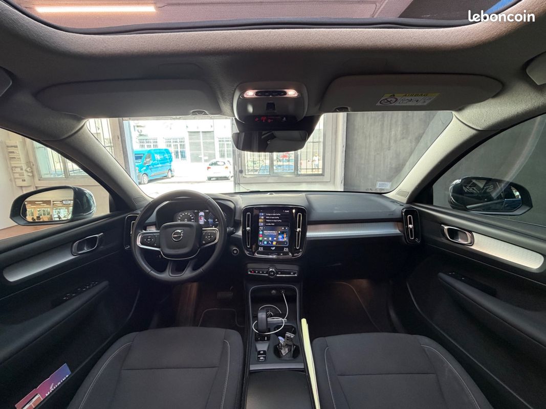 Volvo XC40 T5 261Ch Plug in Hybrid Inscription Business - 2EME MAIN / HISTORIQUE COMPLET / TOIT OUVRANT PANORAMIQUE / CARPLAY / CAMERA DE RECUL / COFFRE ELECTRIQUE (image 2)