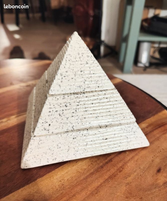 Magnifique pyramide vide-poches / boîte à bijoux en céramique mouchetée vintage (image 1)