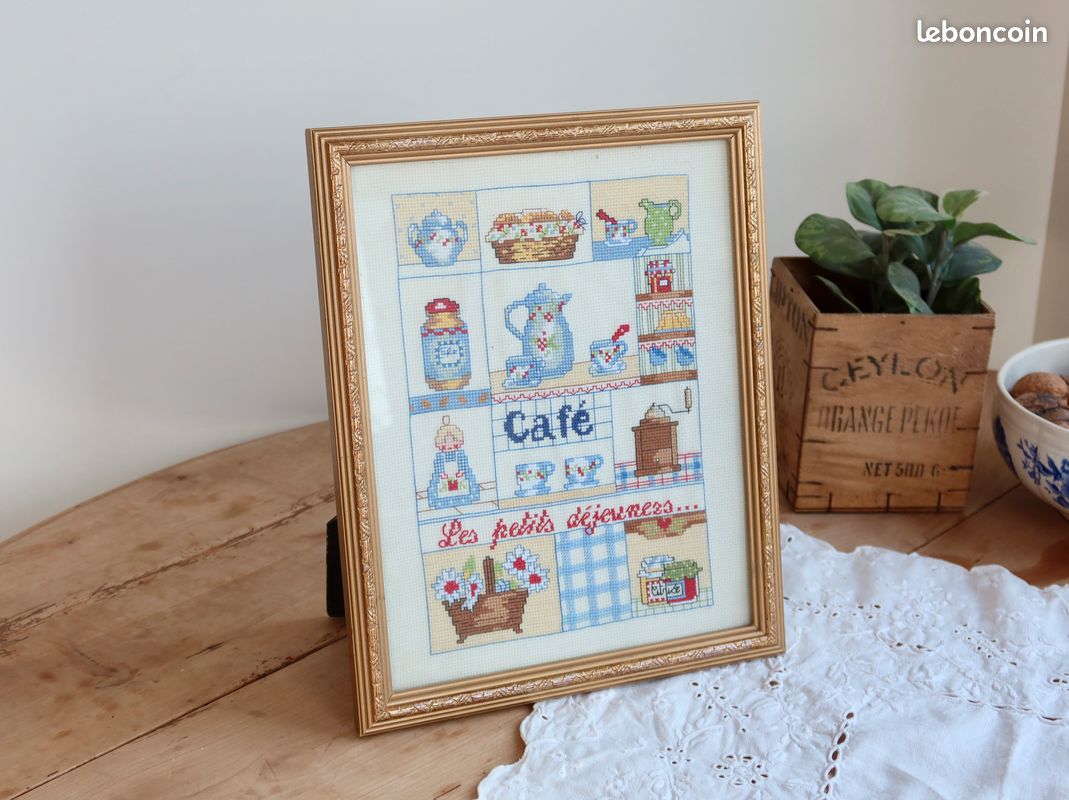 Cadre ancien doré avec canevas petit déjeuner – Broderie vintage cuisine – Décoration murale rétro (image 2)