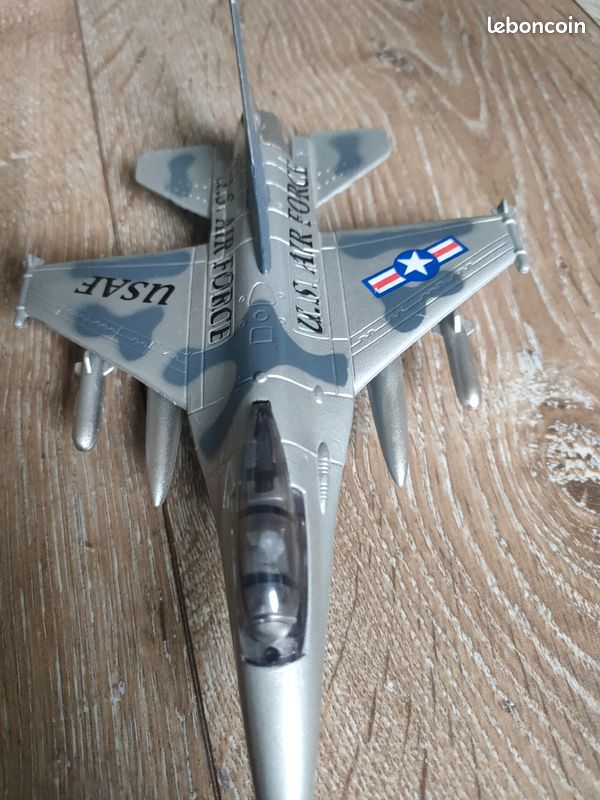 Mini avion de chasse (image 2)