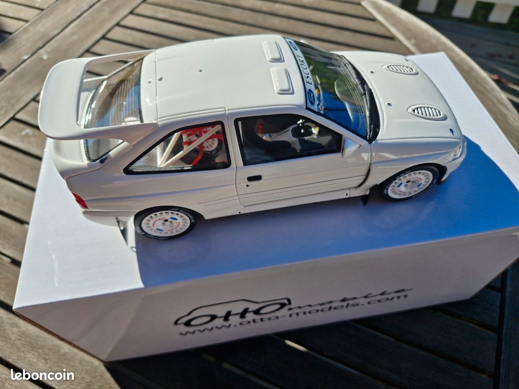 Miniature neuve Ford Escort Cosworth Gr.A RAC Rallye 1993 Wilson 1/18