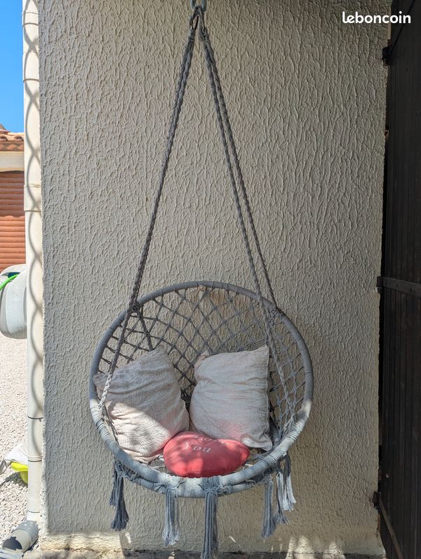 Chaise suspendue (image 1)