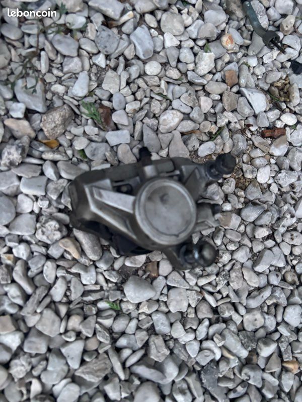 Étrier de frein arrière Yamaha 850 tdm 4tx (image 1)