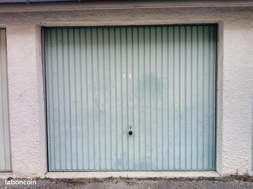 Parking 15 m² · à Certines · 15 m² · 74 €