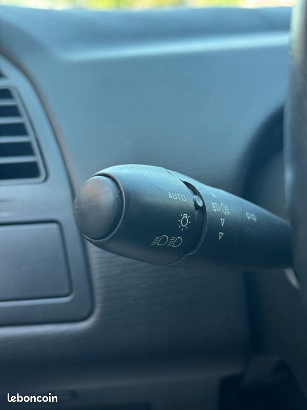 Citroën C4 1.6 HDi 109CH AMBIANCE (image 17)