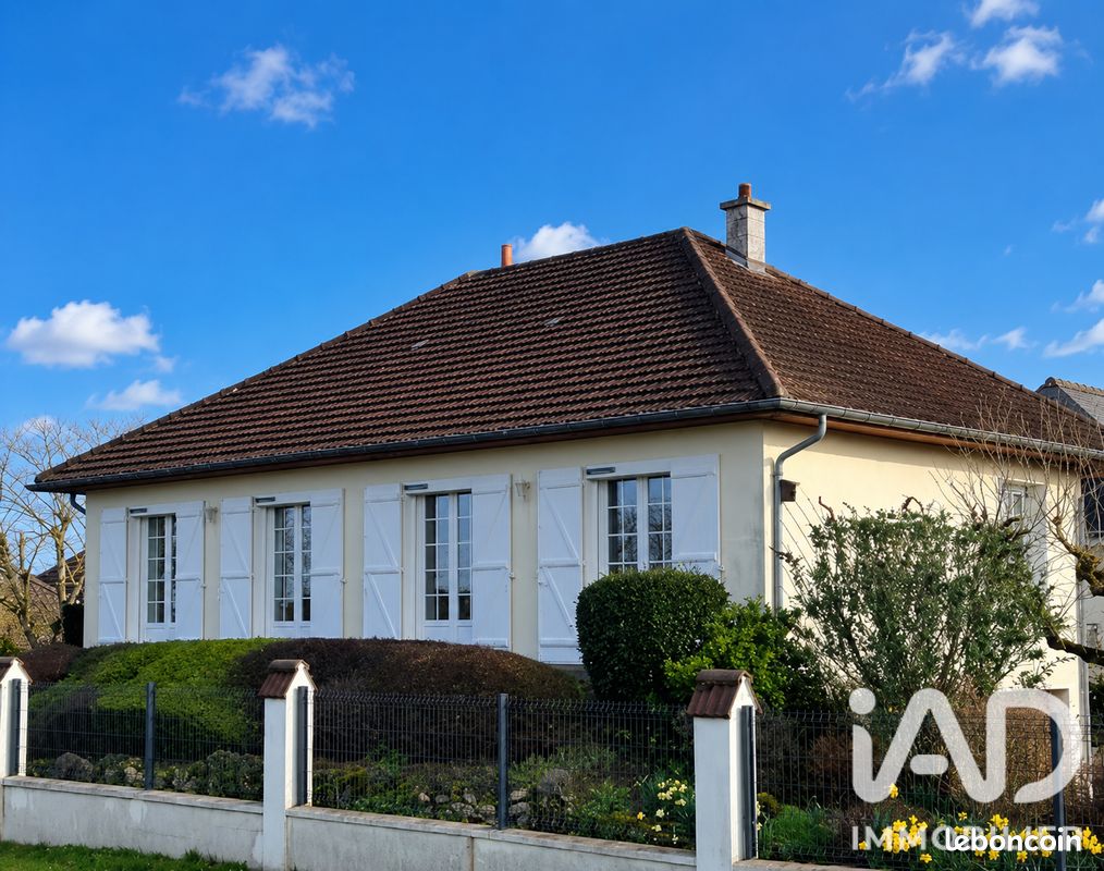 Maison 5 pièces 99 m² · à Rochecorbon · 99 m² · 277 050 €