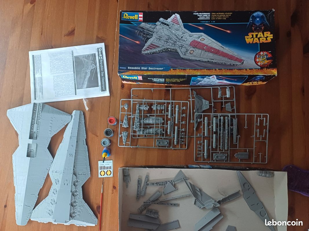 Star Wars - Maquette Sonore Et Lumineuse 1/2700 Imperial Star Destroyer 59 Cm