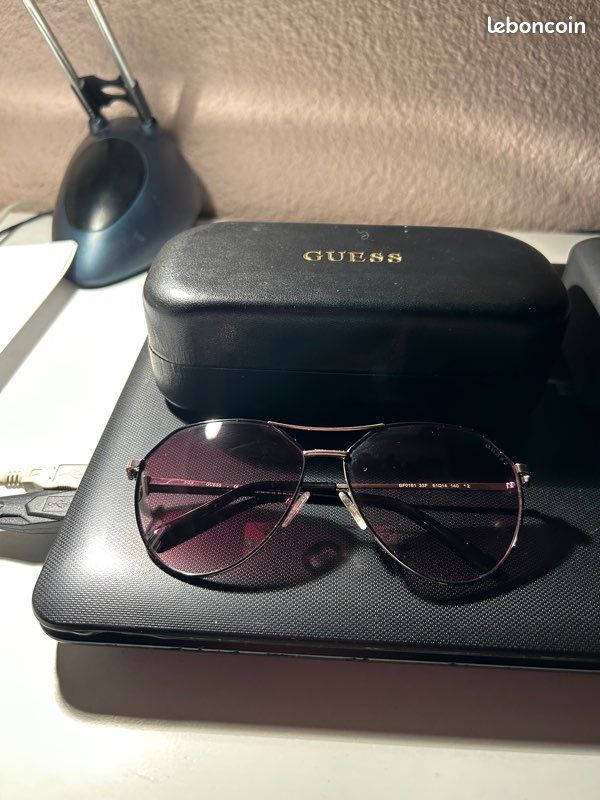 Lunette de soleil Guess (image 2)