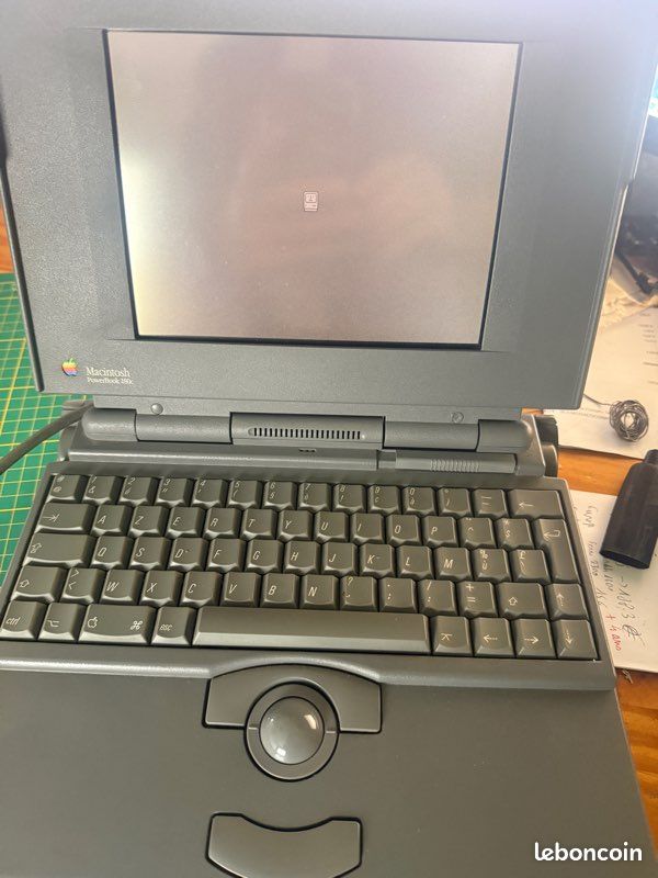 Apple PowerBook 180c (années 90) – Ordinateur Portable Vintage Macintosh