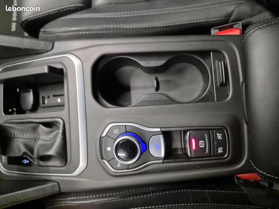 RENAULT TALISMAN 1.6 TCe 200 EDC Initiale Paris (image 35)