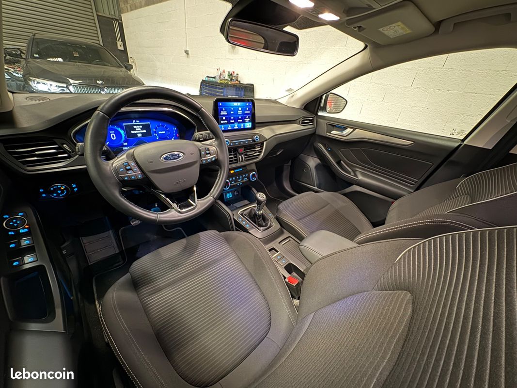 FORD Focus Berline Titanium X 1.0 EcoBoost 125 / CARPLAY / LINE ASSIST / CAMERA RECUL / RADAR AR / REGULATEUR LIMITEUR / CLIM AUTO (image 24)