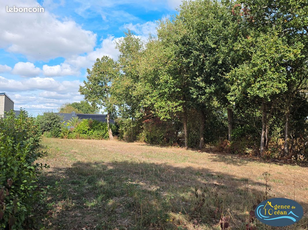 Terrain 700 m² · à Férel · 700 m² · 81 600 €