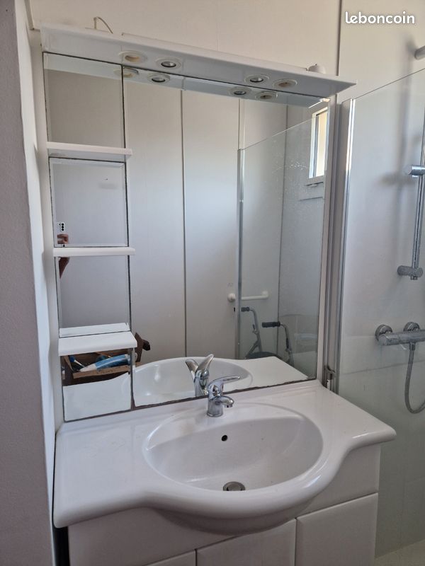 Meuble vasque et miroir (image 2)