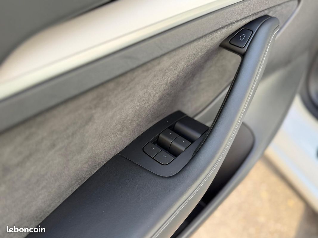 TESLA MODEL 3 Long Range Dual Motor 11/2022 AWD SOH 91,6% (image 17)