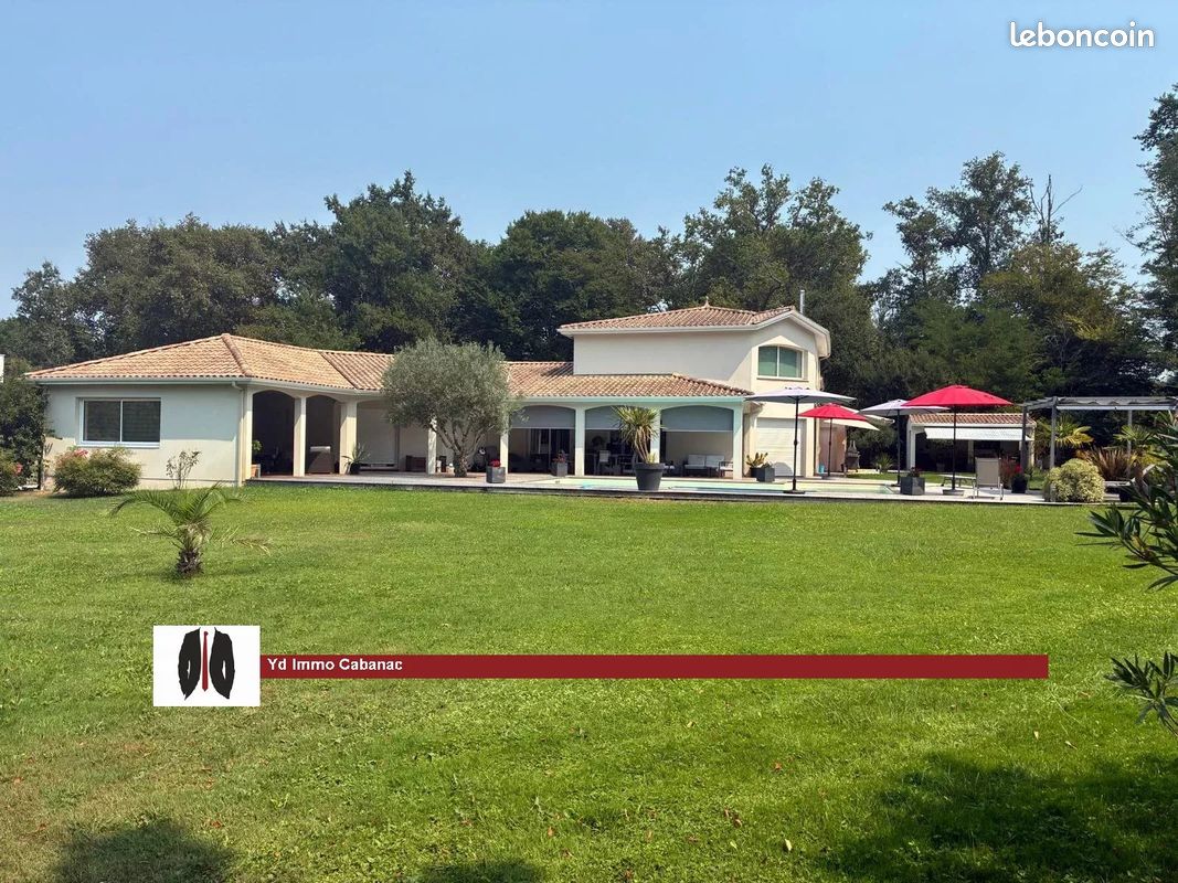 Maison 10 pièces 300 m² · à Saint-Morillon · 300 m² · 898 000 €
