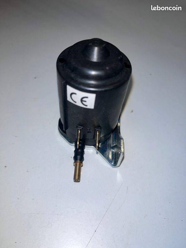 Pompe Kavan carburant méthanol ou essence. Modelisme (image 1)