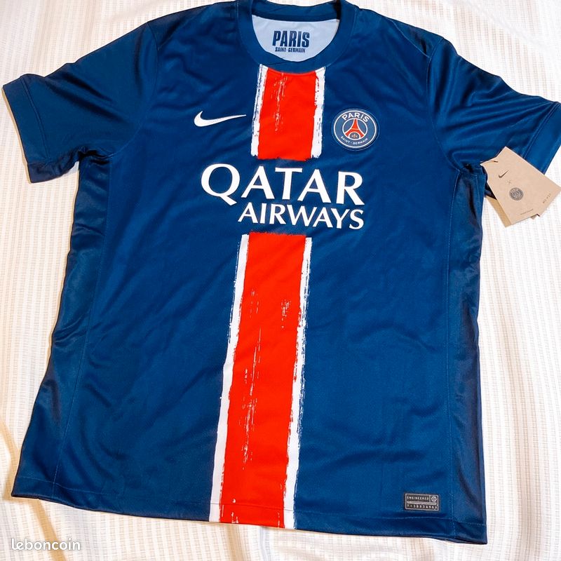 Le nouveau maillot du PSG pour la saison 2014-2015