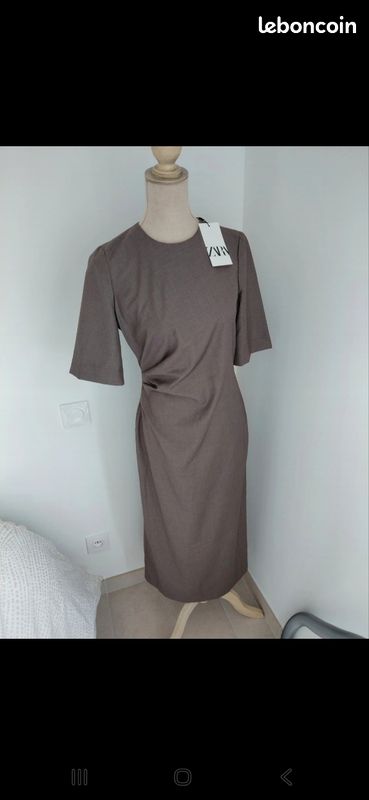 Robe Zara Basic Taille M - Marron - 58% Viscose / 42% Polyester - Neuve Sans Étiquettes