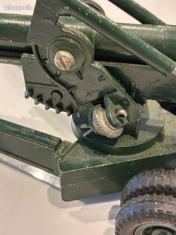 GMC CCKW 353B AVEC CABINE DE TYPE 1609 AVEC MITRAILLEUSE M37 ET FIGURINES (VEHICULE AVEC BACHE