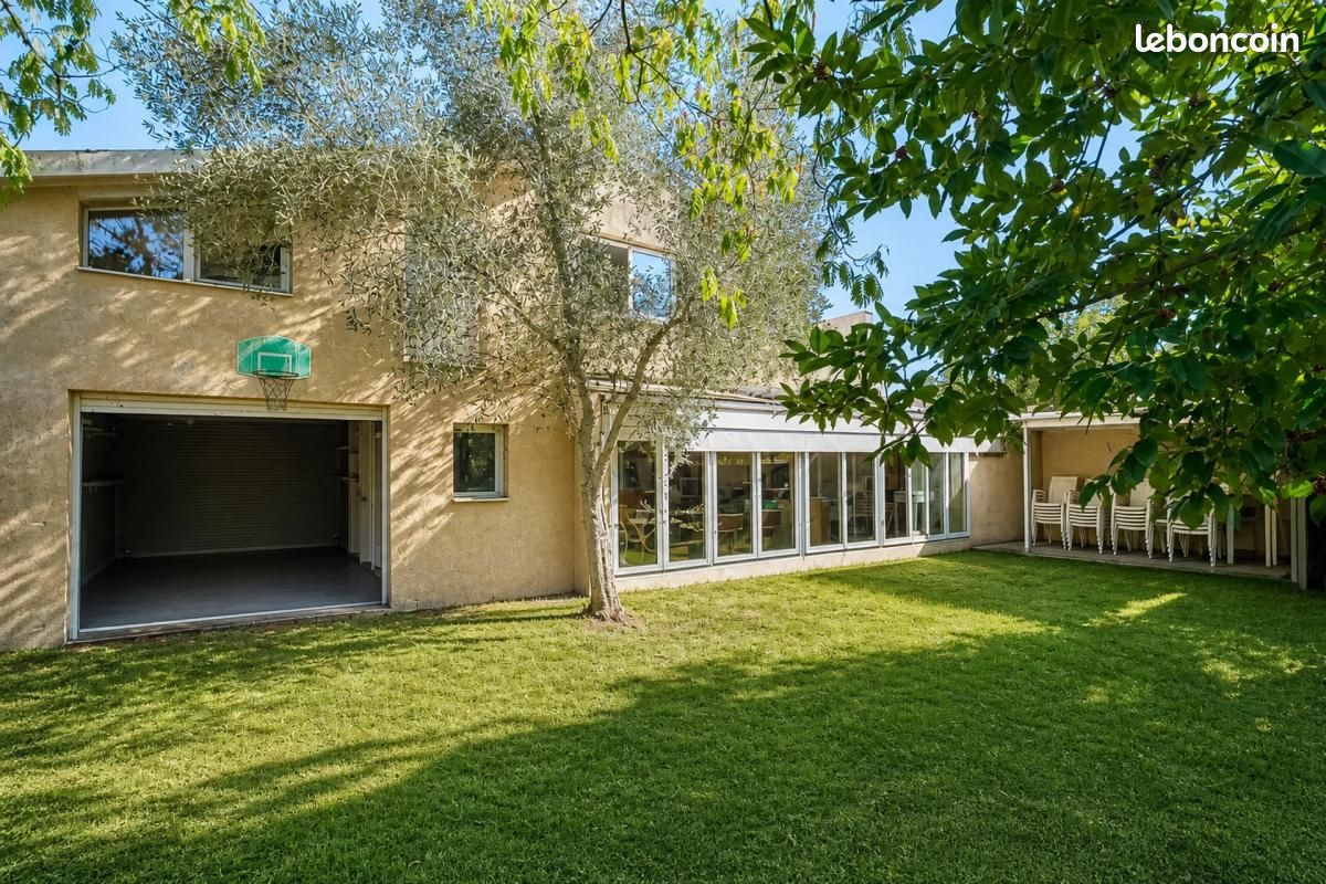Maison 8 pièces 145 m² · à Mérignac · 145 m² · 457 000 €
