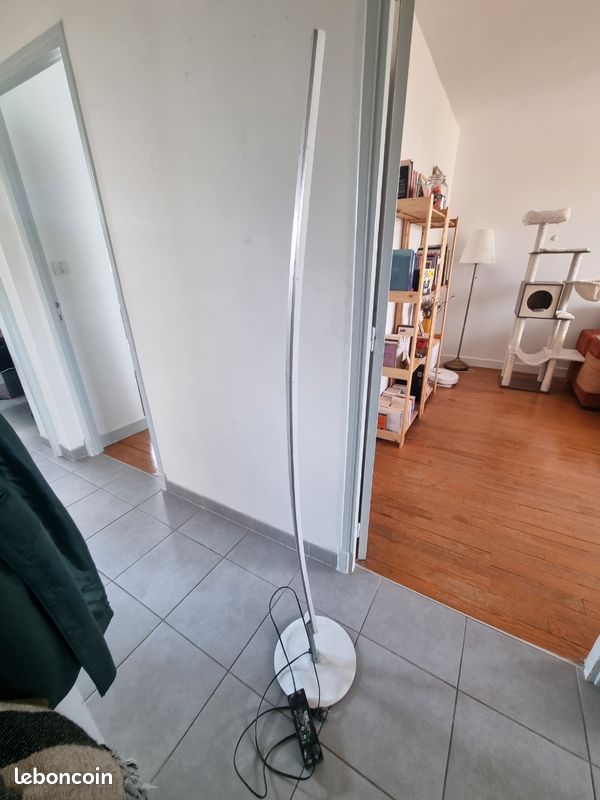 Lampadaire gris (image 1)