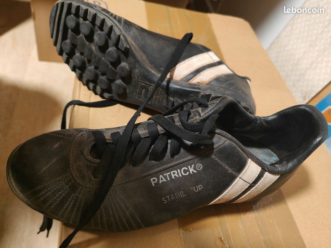 Chaussures de foot pour stabilisé T42 marque Patrick Sport