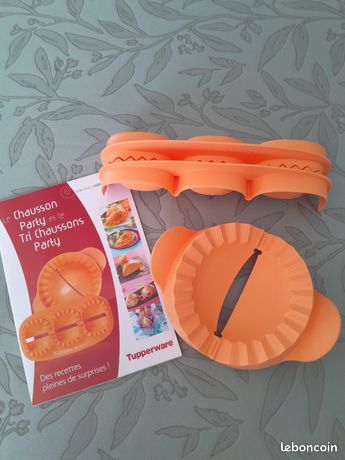 Moules à chausson parly et le tri chaussons parly avec le livre TUPPERWARE - Arts de la table Moules à chausson parly et le tri chaussons parly avec le livre TUPPERWARE - Arts de la table