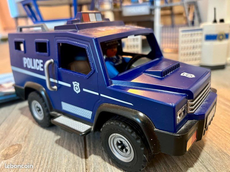 La prison + voiture de police playmobil (image 8)