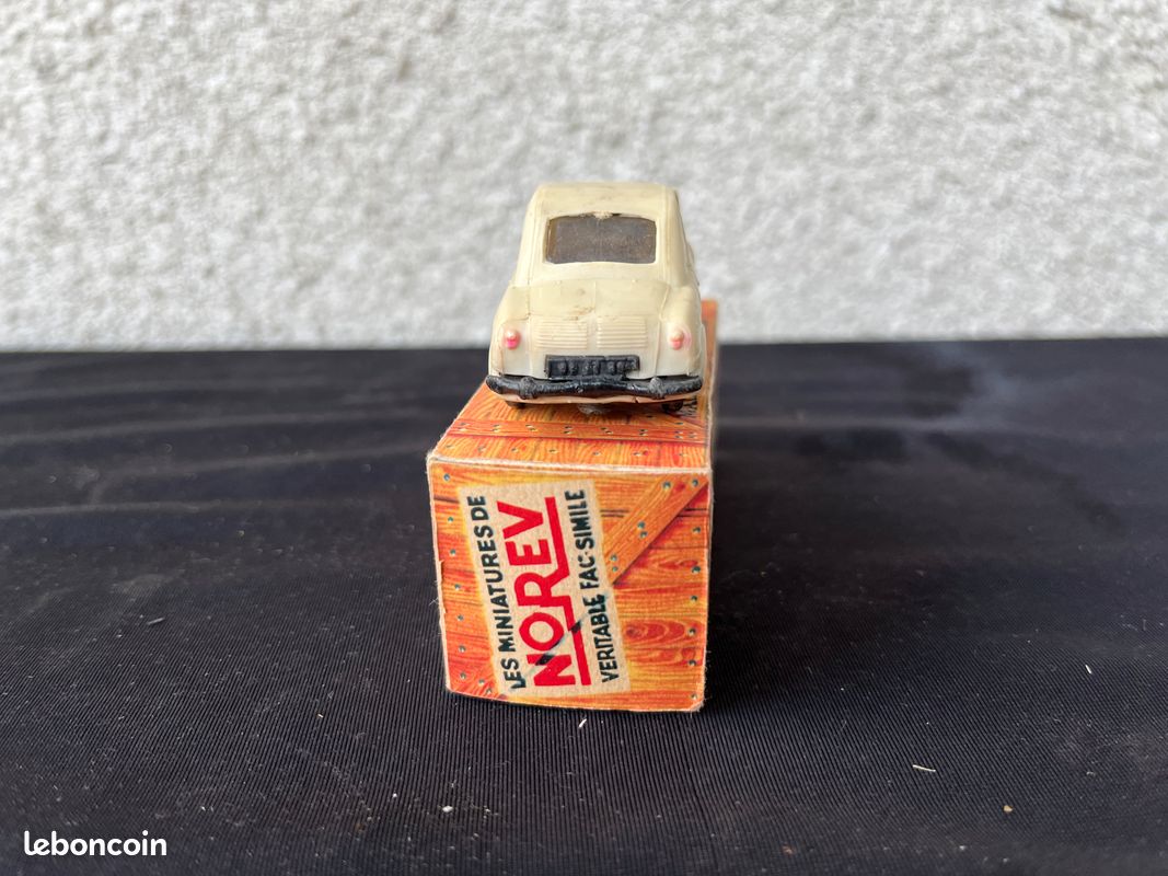 NOREV HACHETTE 1/43 Vespa 400 1957 en boite . EUR 10,00 - FR