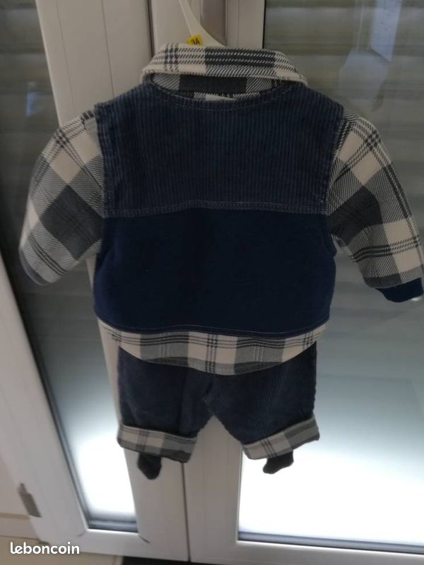 Ensemble chemise ,pantalon,gilet sm,chaussettes (image 1)