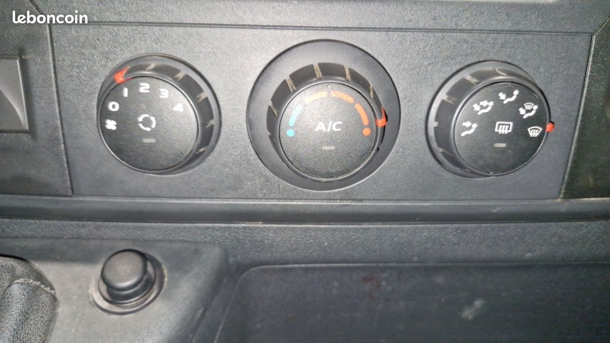 Renault Master CABINE APPROFONDIE L2H2 3.5t 2.3 dci 130 GD CONFORT 7 Places (image 15)