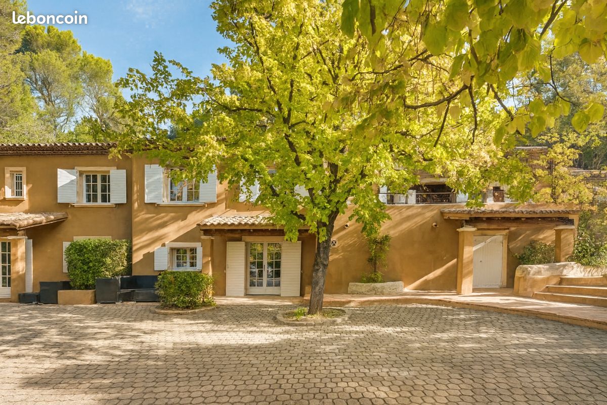 Maison 8 pièces 353 m² · à Aix-en-Provence · 353 m² · 6 650 €/mois
