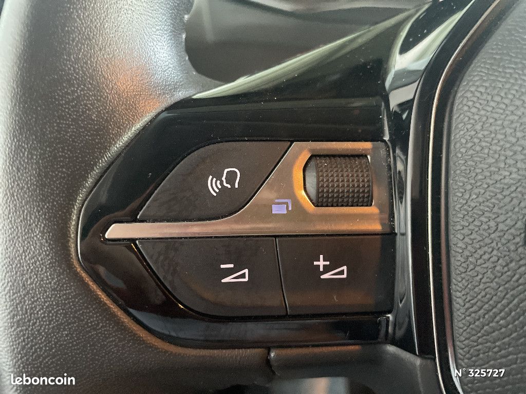 Peugeot 208 PURETECH 100 S&S BVM6 STYLE (image 25)