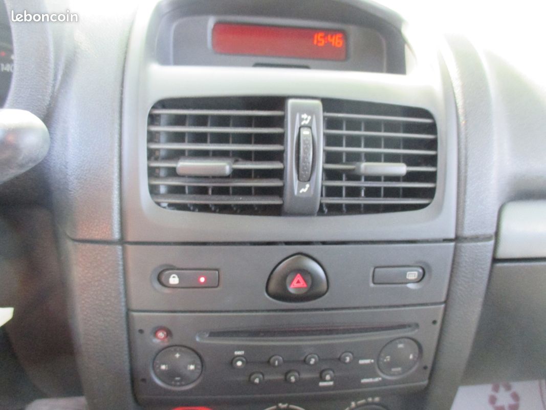 Renault CLIO II CAMPUS 1.5 DCI 65CH AUTHENTIQUE 5P (image 16)