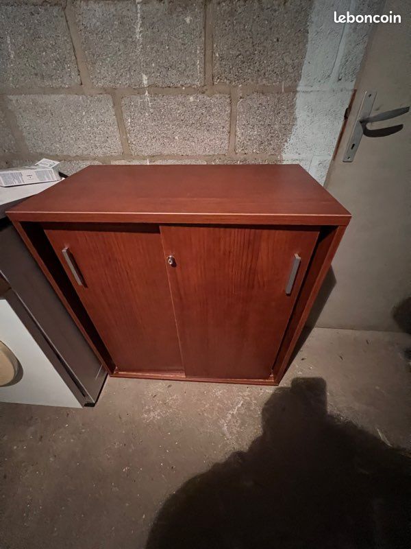 Bureau chaise et armoire (image 3)