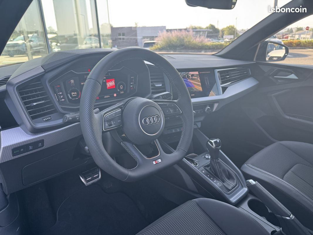 AUDI A1 Sportback 30 TFSI 116 ch S tronic 7 S Line (image 8)