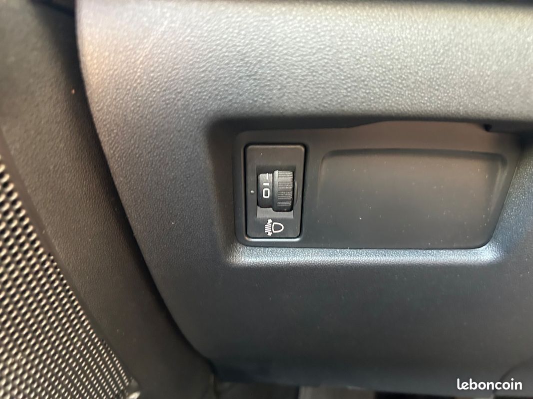 CITROEN C4 C4 PureTech 130 SS BVM6 Shine / Apple Carplay (image 13)