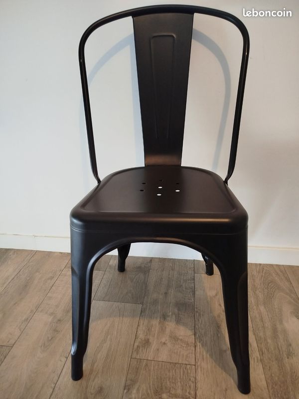 Lot de 4 chaises noires en métal, style industriel (image 1)