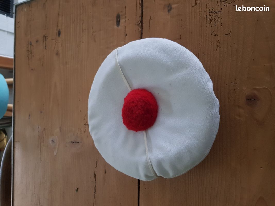 Broche Vintage Bachi (bonnet De Marin) En Plastique - 4cm - Insigne Original - Occasion Très Bon état