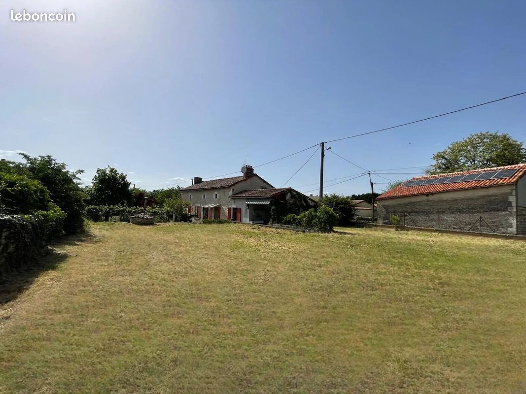 Maison 7 pièces 161 m² · à Civray · 161 m² · 110 000 €