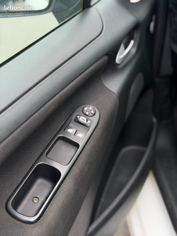 Peugeot 207 FAIBLE KILOMETRAGE CERTIFIER (image 8)