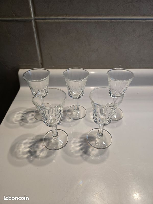 5 élégants petits verres à pied (image 2)